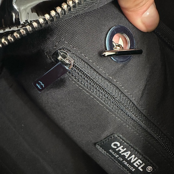 Chanel vintage bowler style bag with authentication card - Picture 12 of 13